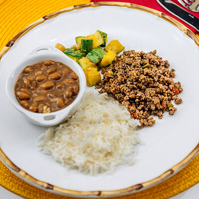 (07) Patinho Moído, Arroz, Feijão carioquinha e Abobrinha Refogada