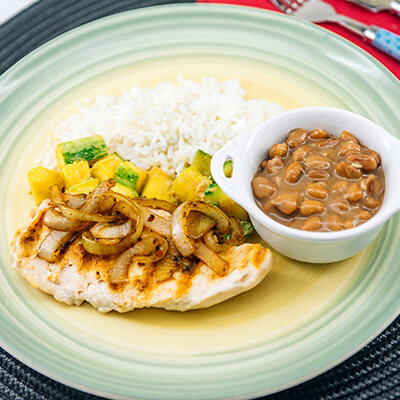 (31) Filé de Frango Grelhado, Cebola Caramelizada, Arroz, Feijão carioquinha e Abobrinha