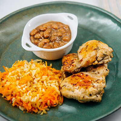 (25) Filé de Sobrecoxa Light, Arroz Integral com Cenoura e Feijão Carioquinha