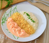 Strogonoff de Camarão com Arroz e Batata Palha Fios de Ouro